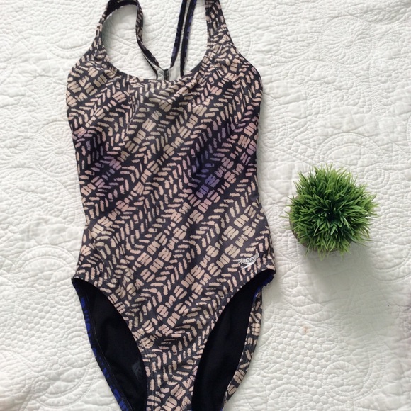 Speedo Other - Women’s ombré snark print speedo sz 6 bathing suit